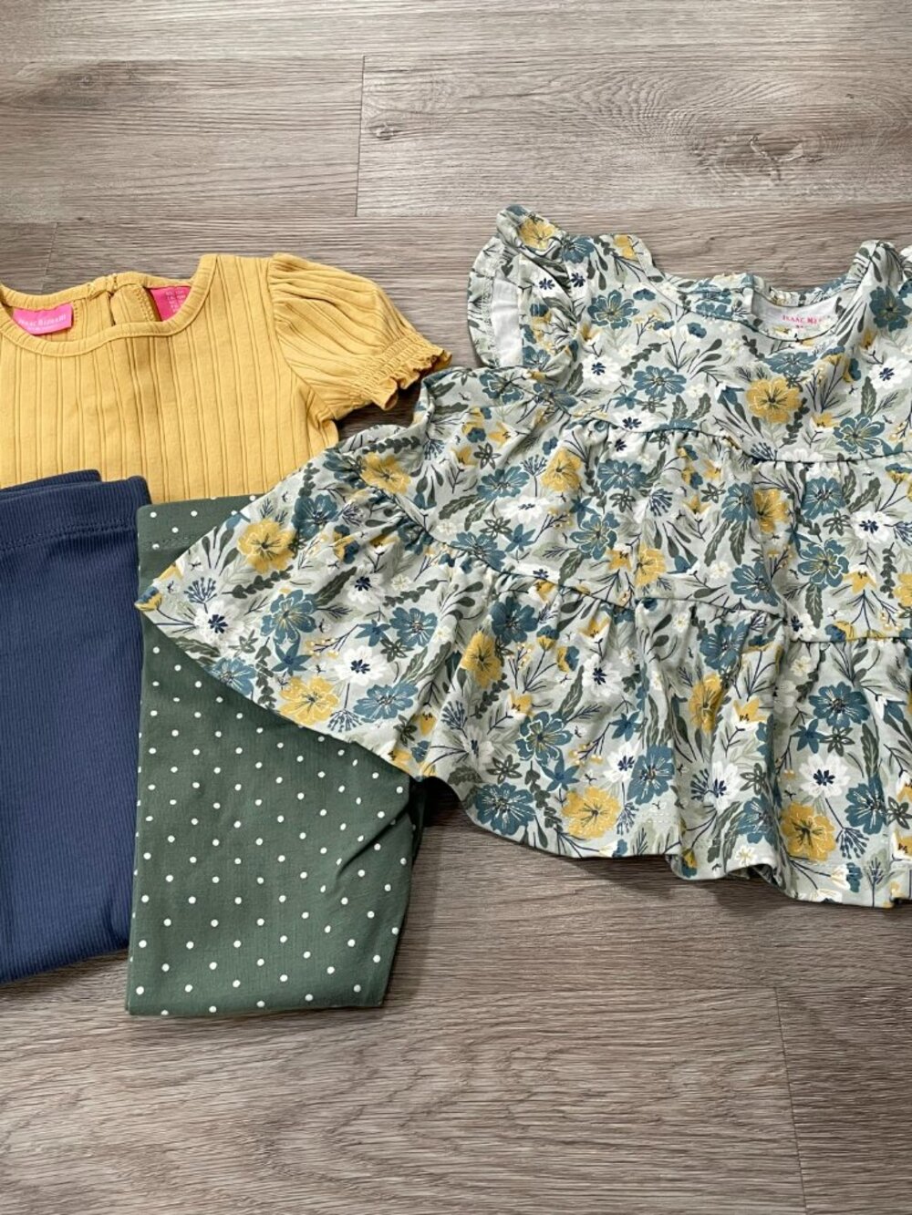 Matching Set Outfit - Picture 5 of 8